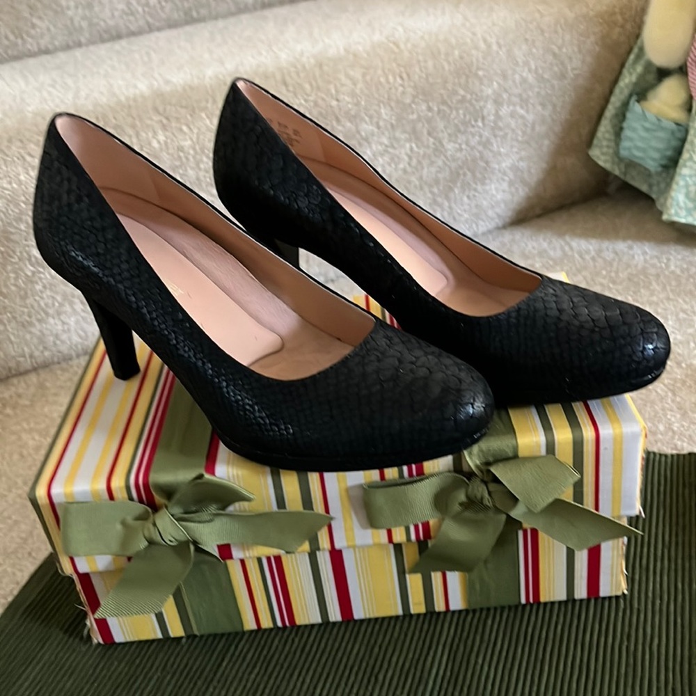 Naturalizer Black Snake Skin 7.5w 3” Heel  1/4” Platform Padded Insole